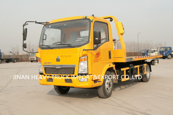 SINOTRUK HOWO 4 * 2 6 Wheels Flatbed Wrecker Truck Light Duty