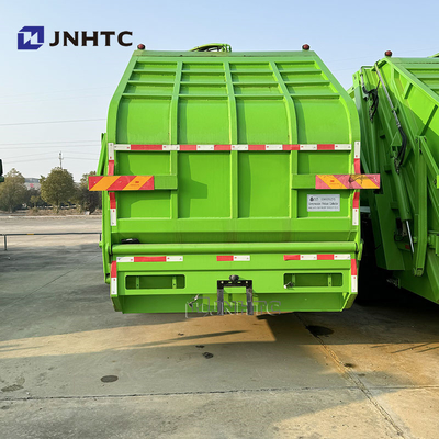 HOWO 6x4 شاحنة القمامة المكثف اليورو 2 التخلص من النفايات شاحنة القمامة الخلفية شاحنة الديزل الخضراء النموذج الجديد
