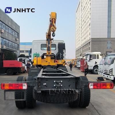 شاحنة ثقيلة HOWO شاحنة شحن الديزل 4x4 6 عجلات الهيكل مع رافعة عالية الجودة