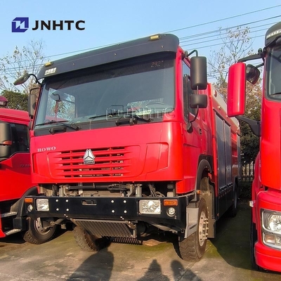HOWO 4*4 شاحنة مكافحة الحرائق HOWO 5000L خزان رغوة المياه شاحنة إطفاء شاحنة مكافحة الحرائق الصغيرة شاحنة مكافحة الحرائق