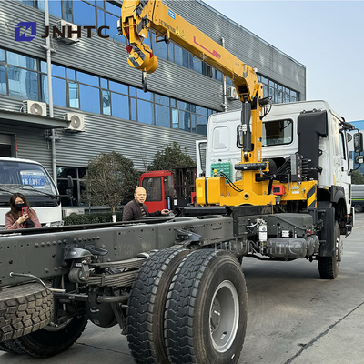SINOTRUK HOWO شاحنة شحن الديزل 4x4 6 عجلات الهيكل مع رافعة سعر منخفض