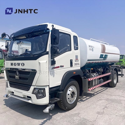مبيعات ساخنة سينوتروك HOWO 6X4 320-450HP 20m3 المياه بوسر ناقلة رذاذ رش ناقلة