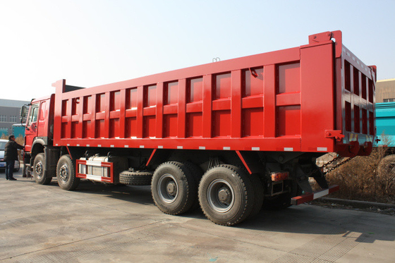 50T 12 عجلات الأحمر ساينو تراك HOWO 8X4 الثقيلة تفريغ شاحنة مع 30M3 القدرات LHD