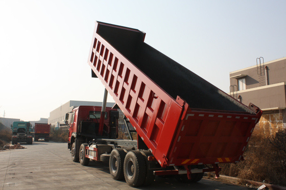 50T 12 عجلات الأحمر ساينو تراك HOWO 8X4 الثقيلة تفريغ شاحنة مع 30M3 القدرات LHD