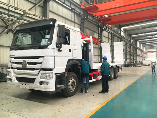 10 إطارات ساينو تراك Howo7 شاحنة بضائع ثقيلة 30-40T مسطحة مع سلم 6 × 4 Euro2 371hp