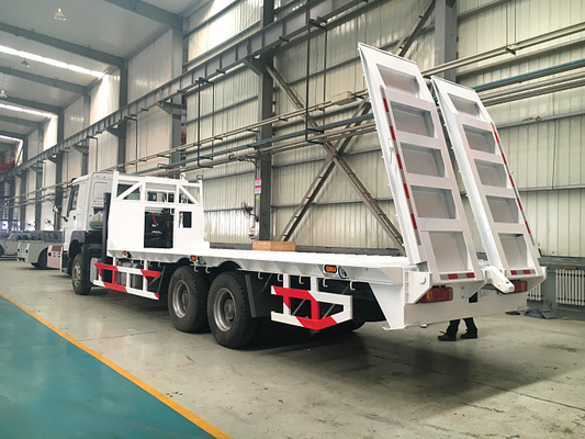 10 إطارات ساينو تراك Howo7 شاحنة بضائع ثقيلة 30-40T مسطحة مع سلم 6 × 4 Euro2 371hp