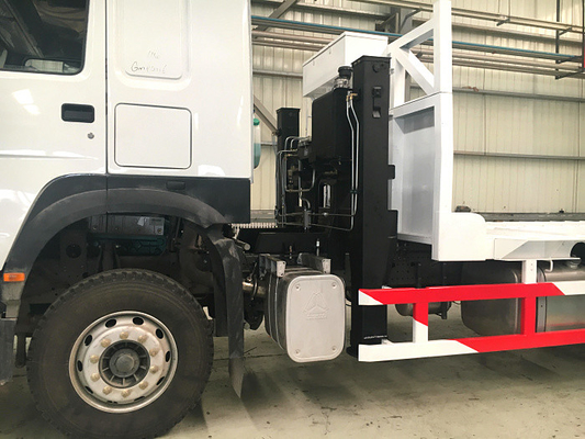 10 إطارات ساينو تراك Howo7 شاحنة بضائع ثقيلة 30-40T مسطحة مع سلم 6 × 4 Euro2 371hp
