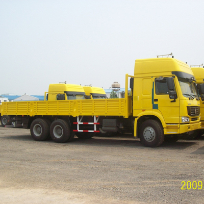 اللون الأصفر 6 × 4 10 ويلر شاحنة بضائع من طراز ساينو تراك Howo7 لمدة 40-50T