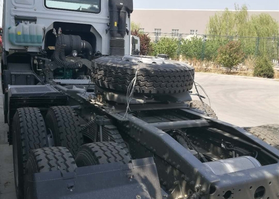 أحمر ساينو تراك HOWO السحب / رئيس جرار شاحنة RHD 10 عجلات 371 HP ZZ4257S3241W