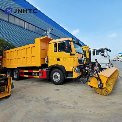 Howo TX Road Salt Spreader آلة ذوبان الثلج 6X4 350HP شاحنة مسح الثلج المناسبة