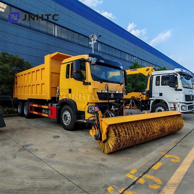 Howo TX Road Salt Spreader آلة ذوبان الثلج 6X4 350HP شاحنة مسح الثلج المناسبة