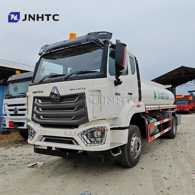 هوو NX شاحنة مرساة المياه 4x2 200-380hp عجلة القيادة خزان الرش شاحنة سعر جيد