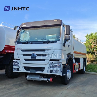 شاحنات ناقلات النفط 4X2 266HP 30000 لتر نقل الوقود شاحنات ناقلات الوقود