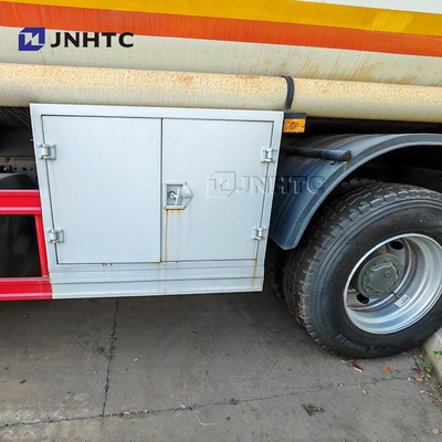 شاحنات ناقلات النفط 4X2 266HP 30000 لتر نقل الوقود شاحنات ناقلات الوقود