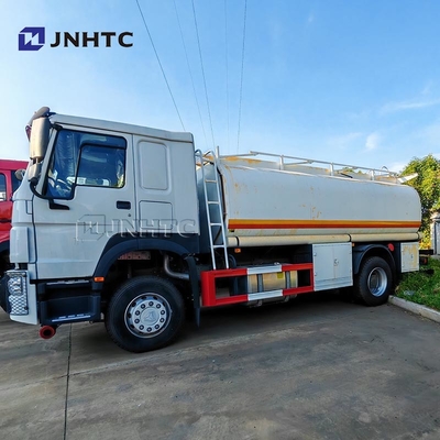 شاحنات ناقلات النفط 4X2 266HP 30000 لتر نقل الوقود شاحنات ناقلات الوقود