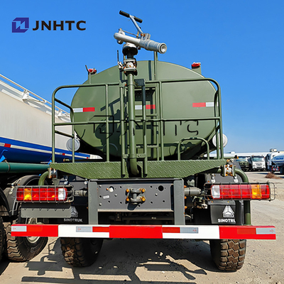 شاحنات ناقلات النفط Howo 4X4 جميع عجلات القيادة نقل الوقود شاحنات ناقلات الوقود