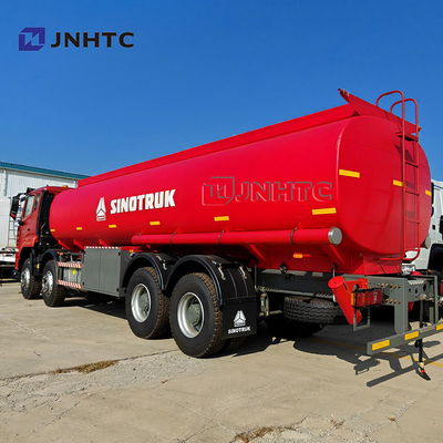 شاحنات ناقلات النفط Howo NX 8X4 400HP 30000 لتر نقل الوقود شاحنات ناقلات الوقود