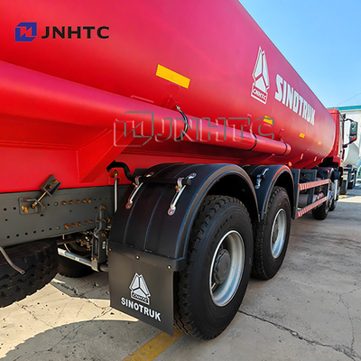 شاحنات ناقلات النفط Howo NX 8X4 400HP 30000 لتر نقل الوقود شاحنات ناقلات الوقود