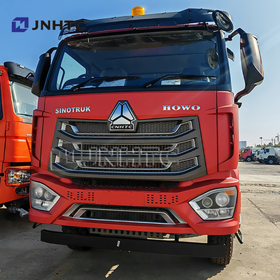 شاحنات ناقلات النفط Howo NX 8X4 400HP 30000 لتر نقل الوقود شاحنات ناقلات الوقود