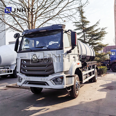 أفضل مبيعات HOWO 4 * 2 5m3 شاحنة شفط مياه الصرف الصحي الفراغ للبيع