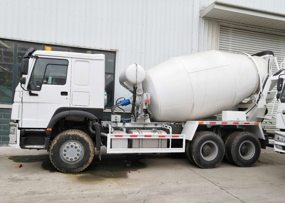 ساينو تراك يشغله 6 × 4 10 عجلات ملموسة المحرض شاحنة محرك الديزل 10CBM القدرات