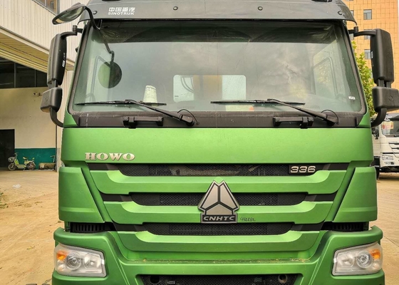 12T 6X4 الشاسيه شاحنة الخيالة بوم كرين من سينوتروك Howo7 الأخضر اللون
