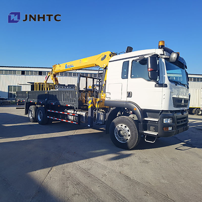 شاحنة نقل البضائع الجديدة HOWO TX380 6x4 12T ذات السطح المسطح والجانب القابل للطي مع رافعة ذراع مستقيمة للبيع