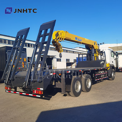 شاحنة نقل البضائع الجديدة HOWO TX380 6x4 12T ذات السطح المسطح والجانب القابل للطي مع رافعة ذراع مستقيمة للبيع