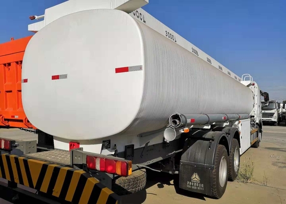 371hp 6 × 4 خزان الوقود شاحنة ساينو تراك HOWO A7 10 عجلات 21cbm القدرات