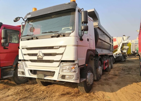 8 × 4 مدفوعة 40 طن شاحنة قلابة ثقيلة Howo 12 عجلة لـ 30 مكعب لون أبيض للشحن