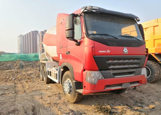 HOWO 6 * 4 25 طن شاحنة خلط الخرسانة خلط في الموقع شاحنات الخرسانة حياة طويلة