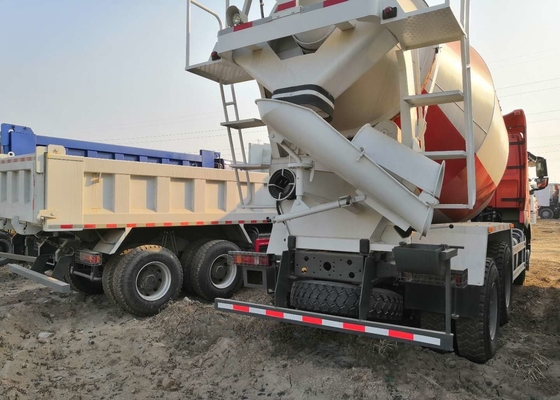 HOWO 6 * 4 25 طن شاحنة خلط الخرسانة خلط في الموقع شاحنات الخرسانة حياة طويلة