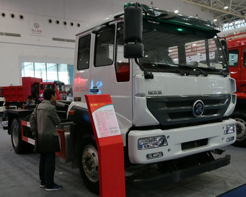 Mini SINOTRUK STEYR Six Wheel Duty Truck DX 4X2 50km / H Max Driving Speed