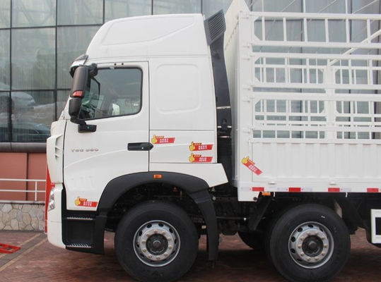 سعة 50T 450hp ساينو تراك HOWO A7 8X4 مربع حصة شاحنة / شاحنة لوري شاحنة