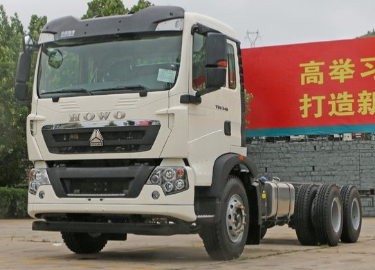 ساينو تراك HOWO 6X4 شاحنة بضائع ثقيلة بيضاء اللون 290HP HF7 / HF9 المحاور الأمامية 40Ton