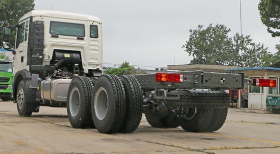 ساينو تراك HOWO 6X4 شاحنة بضائع ثقيلة بيضاء اللون 290HP HF7 / HF9 المحاور الأمامية 40Ton