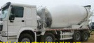 16cbm 8x4 ساينو تراك HOWO شاحنة خلط الخرسانة الأحمر الأبيض اللون 20-60 طن CCC مرت