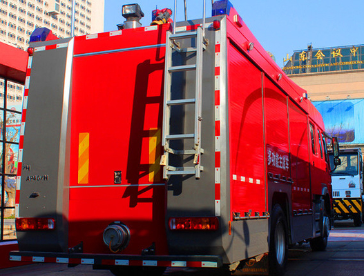 شاحنة إطفاء الإنقاذ 4x2 251hp - 350hp SINOTRUK HOWO Fire Fighter Truck 6m3 Water Tank