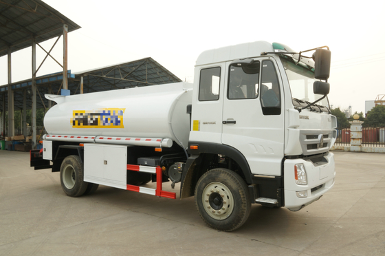 ساينو تراك Howo7 ضوء خزان الوقود شاحنة 5-6 CBM 4X2 LHD اليورو 140HP خزان الوقود مقطورة