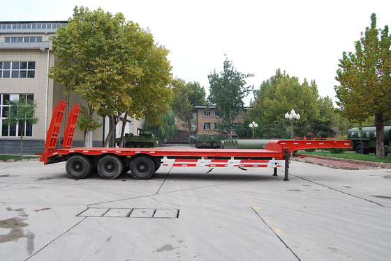 3 محاور Lowbed Heavy-duty شبه مقطورة مع 2 أرجل ، نصف مقطورة مسطحة
