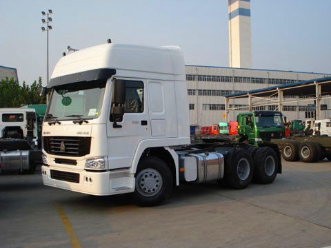 HW79 High Cabin Sinotruk Howo7 Prime Mover Truck لقدرة سحب 40-50 طن