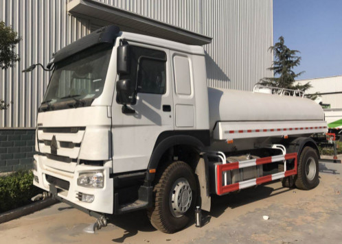 ساينو تراك هووا 4 × 2 6 × 4 10000 لتر شاحنة رش المياه