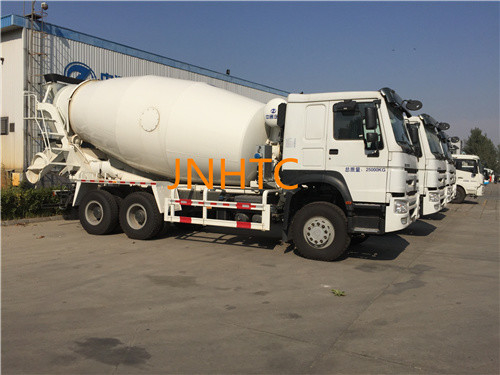 Howo Sinotruk 9 Cubic 10m3 12CBM شاحنة خلاطة أسمنت مقعدين