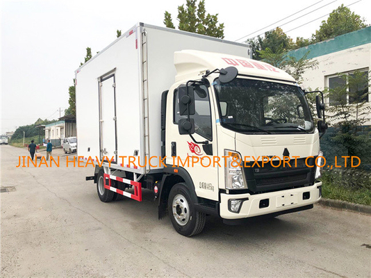 SINOTRUK HOWO 4x2 Light Duty الشاحنات التجارية Electric Cargo