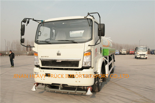 SINOTRUK Light Howo Water Sprinkler Truck 50000 Liters شاحنة إطفاء خزان المياه