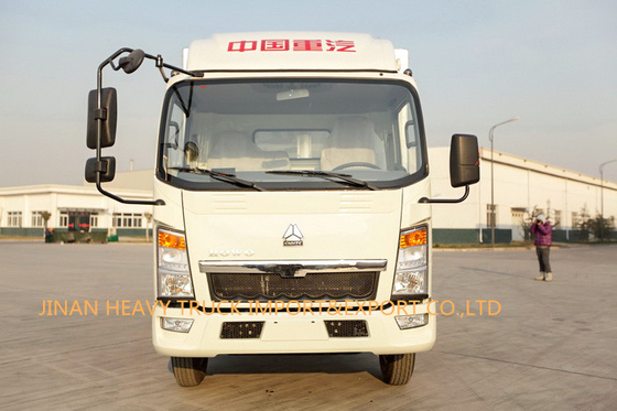 2 المحور 5T Howo Light Duty شاحنات تجارية ثلاجة غرفة باردة فان