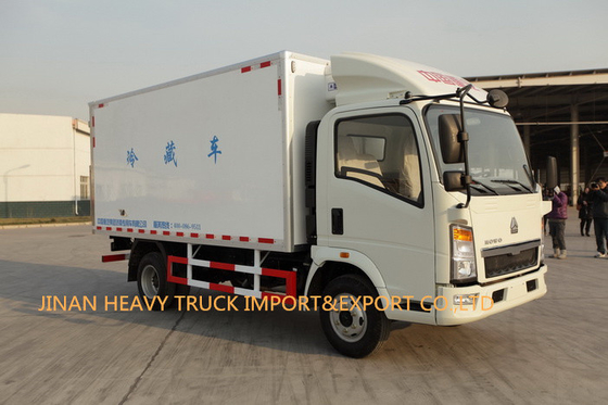 2 المحور 5T Howo Light Duty شاحنات تجارية ثلاجة غرفة باردة فان