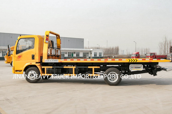 SINOTRUK HOWO 4 * 2 6 Wheels Flatbed Wrecker Truck Light Duty