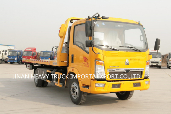 SINOTRUK HOWO 4 * 2 6 Wheels Flatbed Wrecker Truck Light Duty