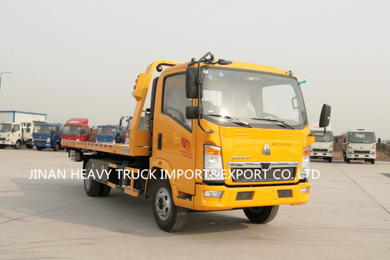 SINOTRUK HOWO 4 * 2 6 Wheels Flatbed Wrecker Truck Light Duty